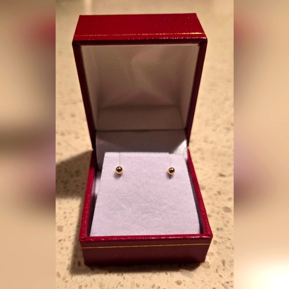 Timeless 10K Yellow Gold 3mm Ball Stud Earrings - Minimalist Elegance